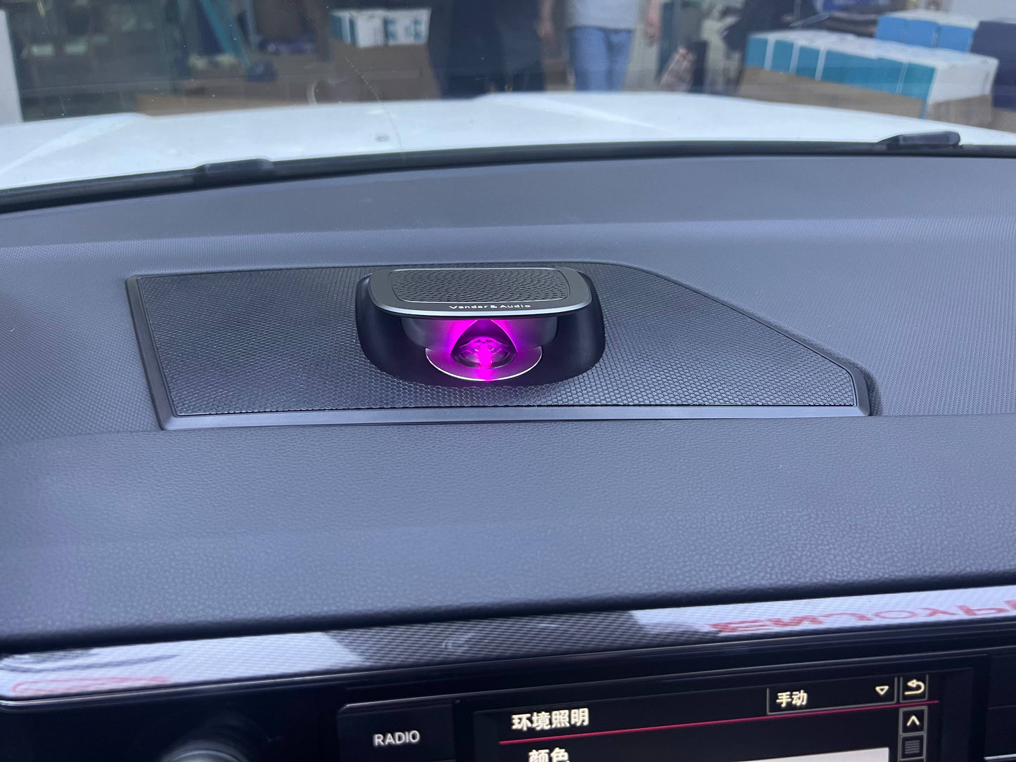 Vendar DashboardスピーカーはフォルクスワーゲンTayron Car Refit Electric Liftステレオに適しています128色新しい周囲の軽い車スピーカー